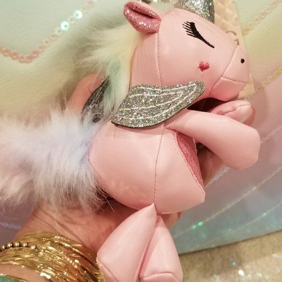 💖HOST PICK💖 Unicorn Duffel Bag - Picture 3 of 11